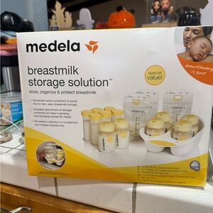 Medela Breastmilk Storage Set with Yellow Lids